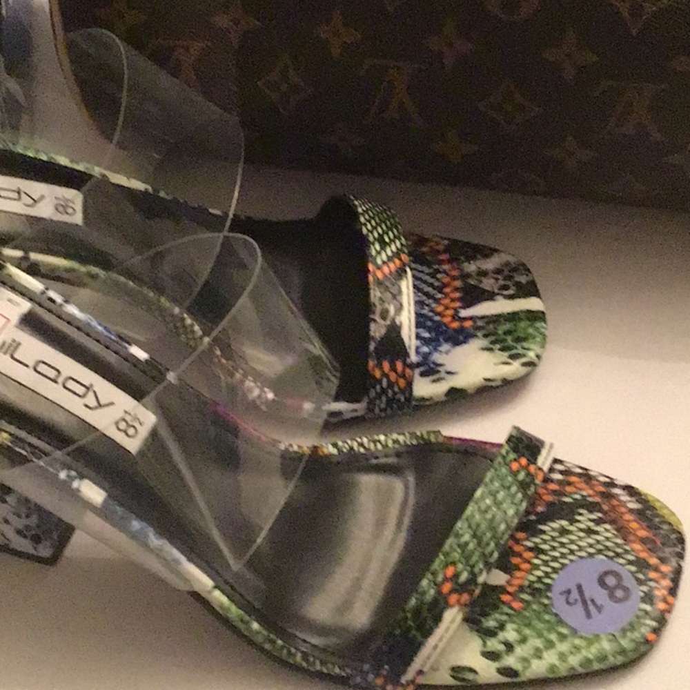 Shoes - Picture 4 of 4